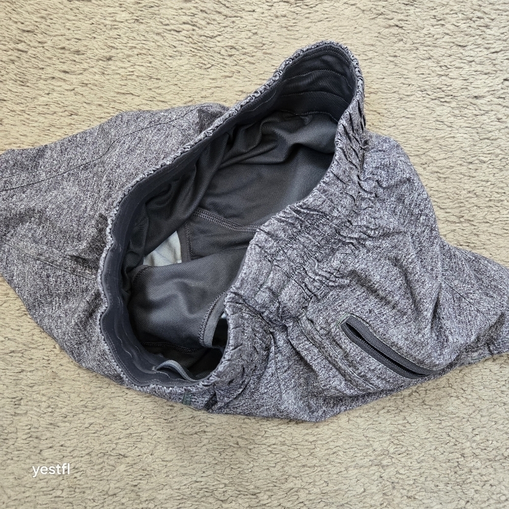 Lululemon Tracker Short IV (4 way stretch 4") size 2 gray black - Picture 5 of 6